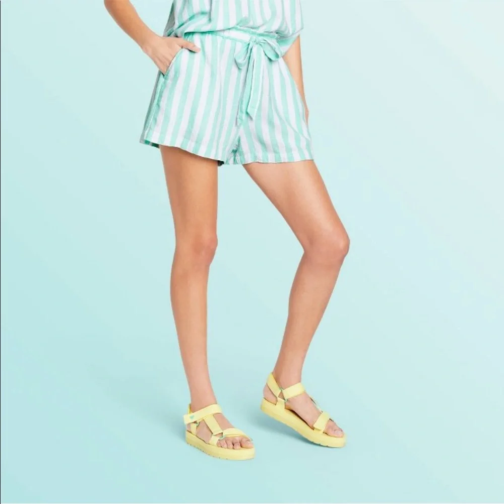 Stoney Clover Lane - High-Rise Linen Shorts - Mint Green & White - Size Large - Picture 8 of 8